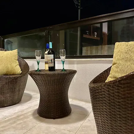 Vista Mare, Sea Front, Terrace, Free Parking Apartment Sliema
