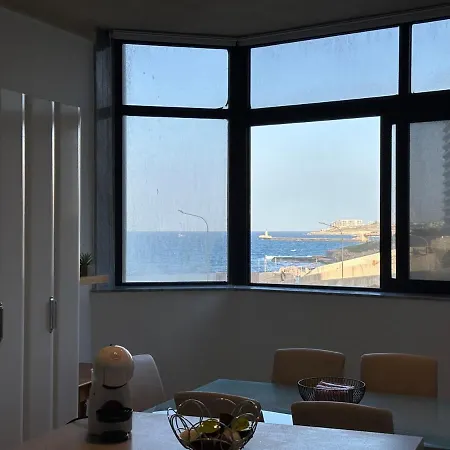 Apartment Vista Mare, Sea Front, Terrace, Free Parking Sliema