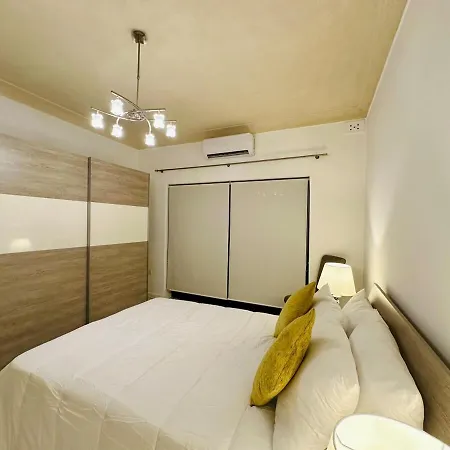 Vista Mare, Sea Front, Terrace, Free Parking Sliema