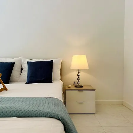Vista Mare, Sea Front, Terrace, Free Parking Apartment Sliema