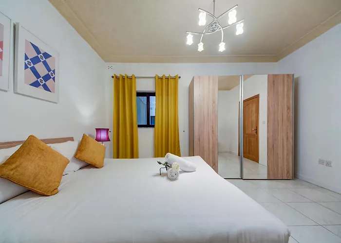 Casa Mare, Sea Front, Sliema, Tigne Point By Haven & Keys Malta *