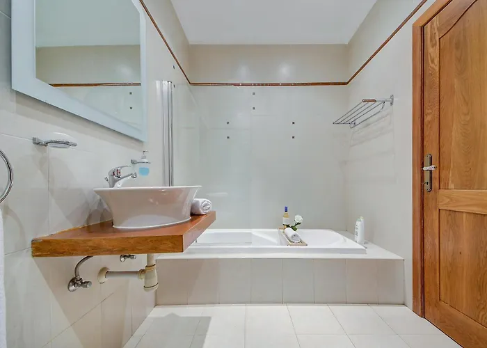 Casa Mare, Sea Front, Sliema, Tigne Point By Haven & Keys Malta * 斯利马