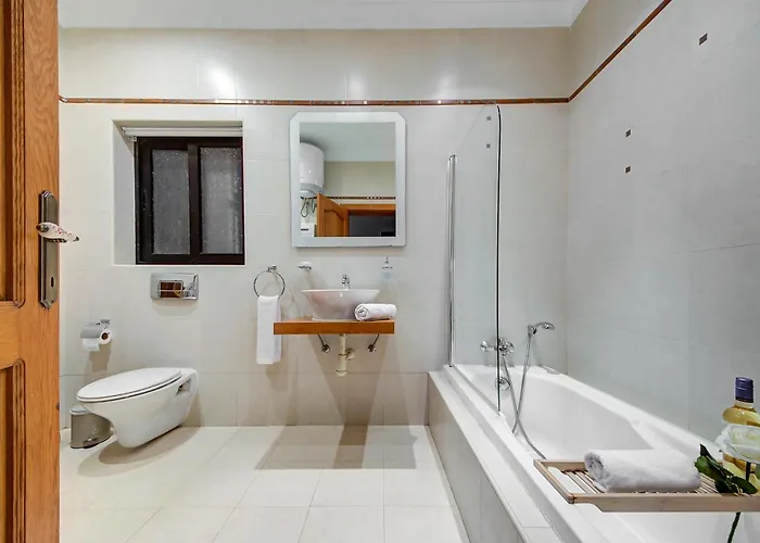 Casa Mare, Sea Front, Sliema, Tigne Point By Haven & Keys Malta *